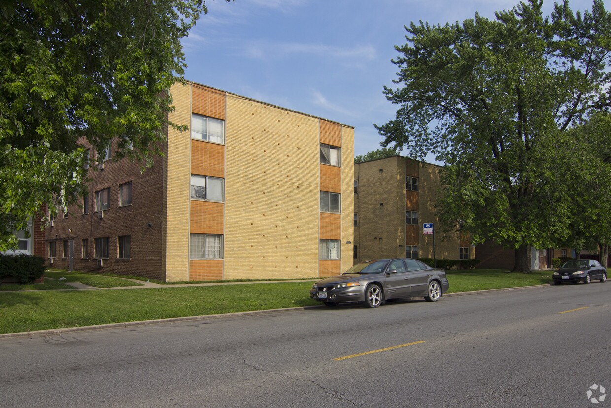 Primary Photo - 8321 S King Dr