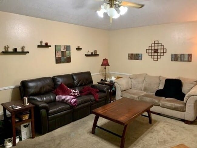 Building Photo - Bryan - 3 Bedroom - 2 Bath -1 vehicle garage - Fenced in back yard - House.