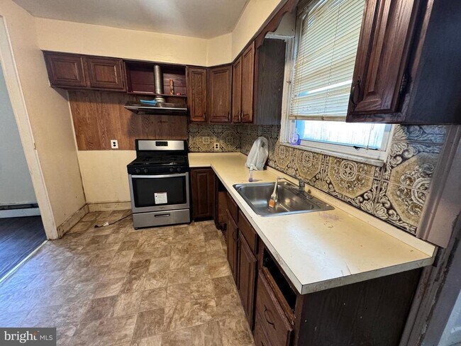 Building Photo - 7415 Torresdale Ave