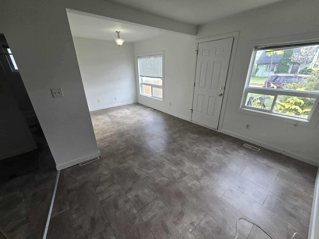 Building Photo - 1115 Redwood Ave