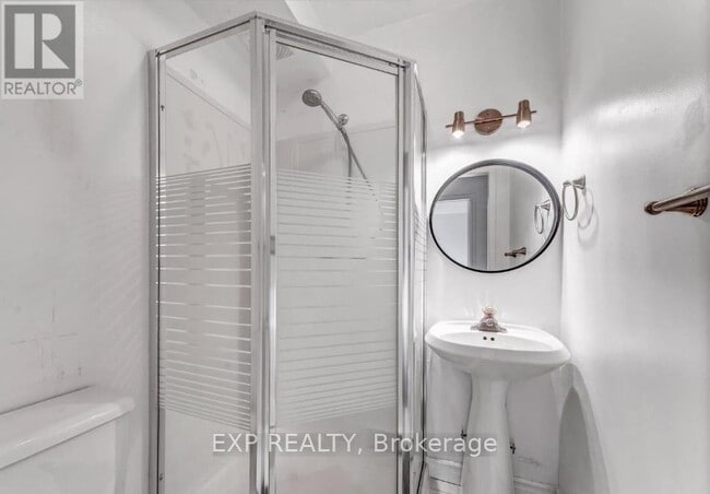 Building Photo - 2101 Eric Crescent