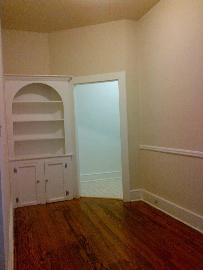 Foto del edificio - 1024 N Calvert St