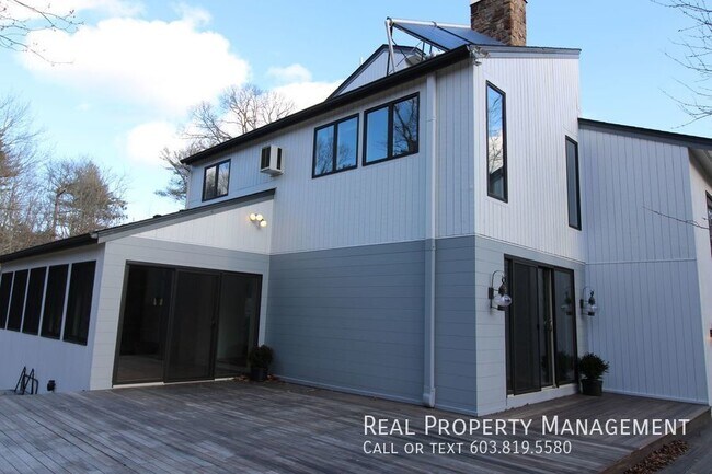 Building Photo - Stunning Rye Contemporary Home!