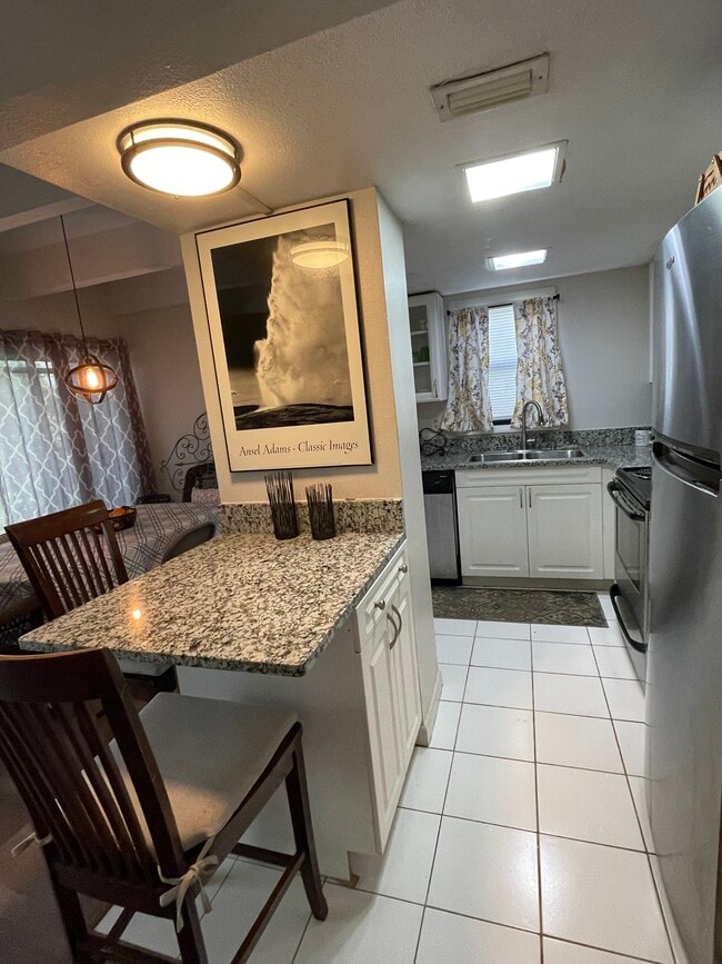 Kitchen - 116 Fairway Dr