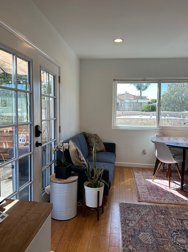 Living room looking out - 2337 20th St