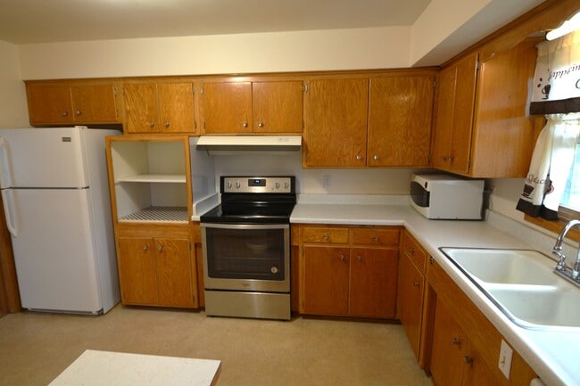 Building Photo - 1426 Glenhill Road