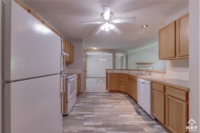 Foto del edificio - 565 N Bristol Ct