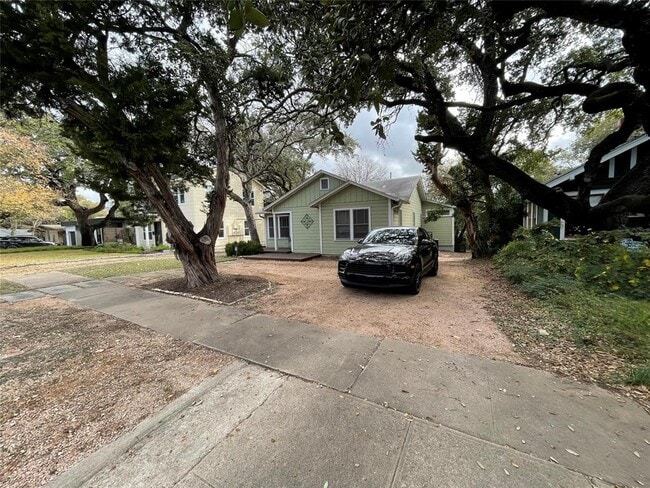 Building Photo - 1415 Travis Heights Blvd