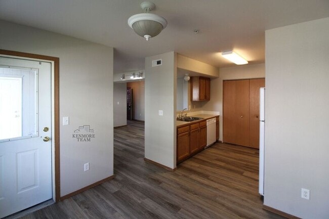 Foto del edificio - 6405 Chapel Hill Blvd