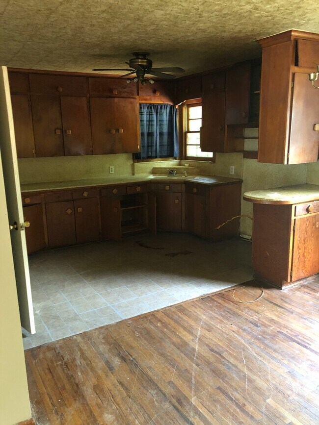 Building Photo - 3 bedroom