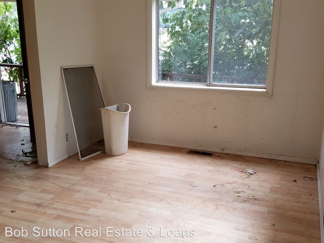 Foto del edificio - 3 br, 1 bath House - 103 East St.