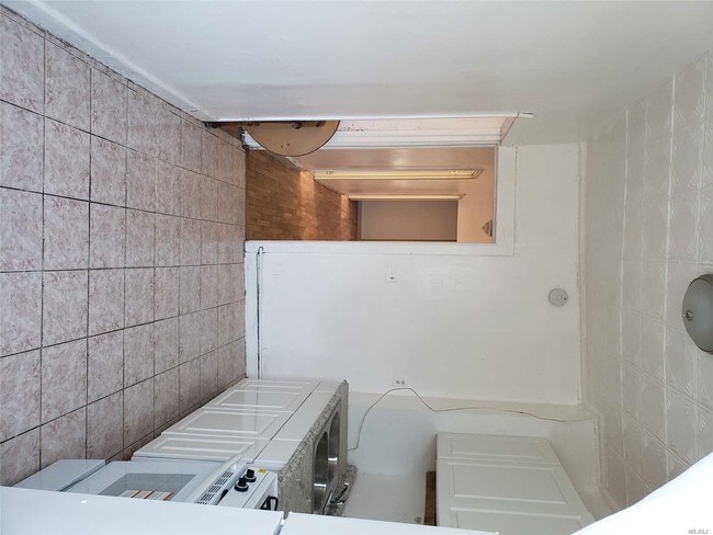 Foto del edificio - 2081 Fulton St