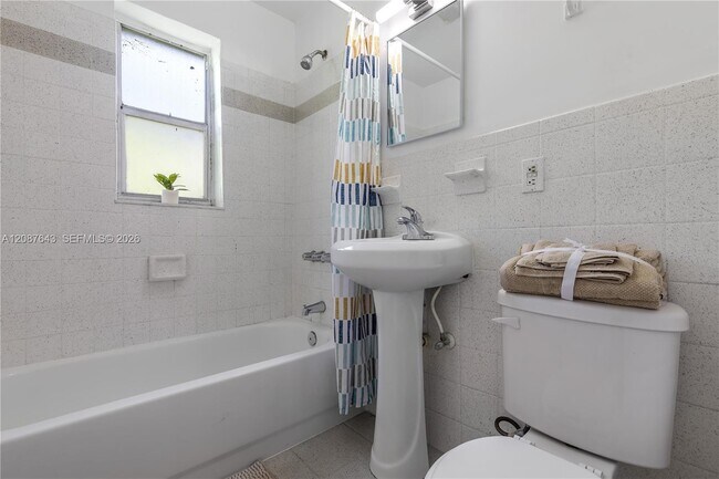 Foto del edificio - 180 NE 68th St