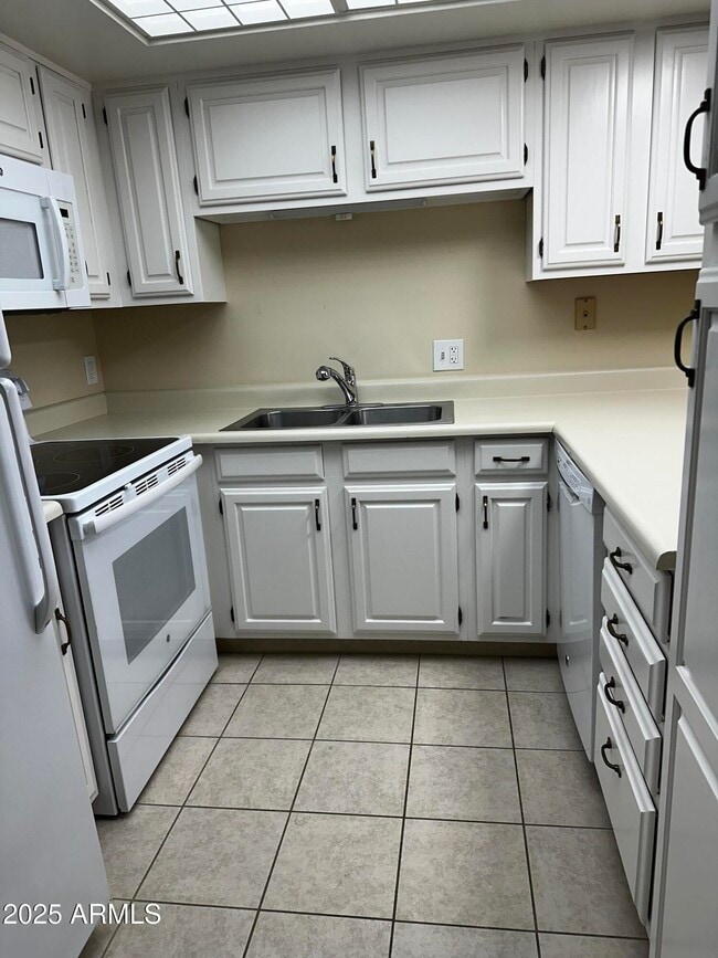 Building Photo - 10330 W Thunderbird Blvd