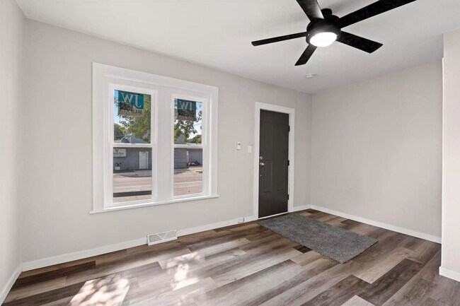 Foto del edificio - For Rent: Cozy and Adorable 2-Bedroom / 1-...