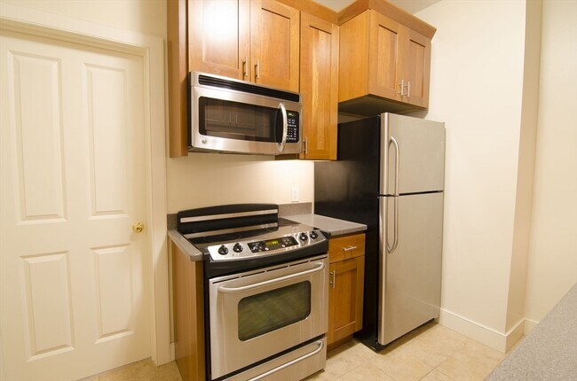 Building Photo - 406 Marlborough St