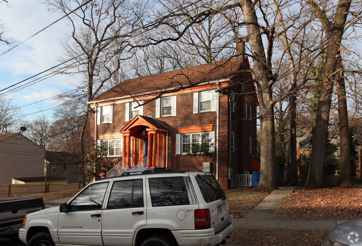 Building Photo - 8304 Eastridge Ave