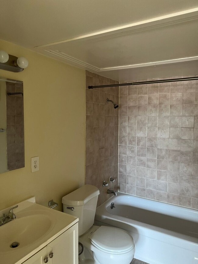 Building Photo - Affordable 1 Bedroom Condo in Central Las ...