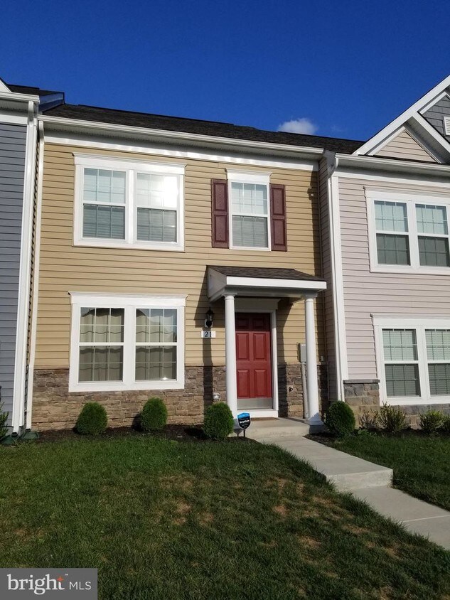 21 Darien Dr, Bunker Hill, WV 25413 Townhome Rentals in Bunker Hill WV