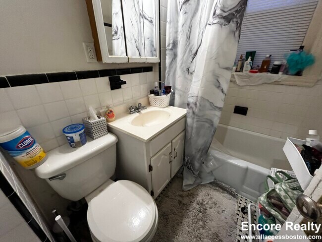 Foto del edificio - 208 Winthrop Rd