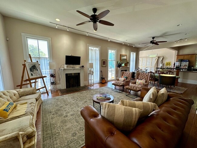 Foto del edificio - 3 BED | 2.5 BATH | WRAP AROUND PORCHES | MIDTOWN