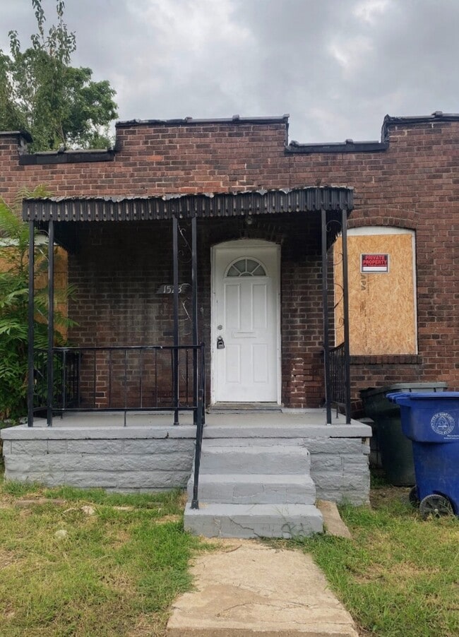 Building Photo - 1523 Angelrodt St