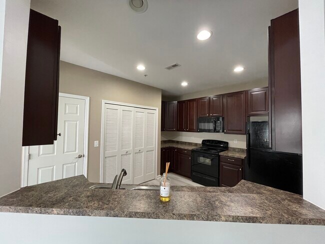 Kitchen - 5301 Wyndholme Cir