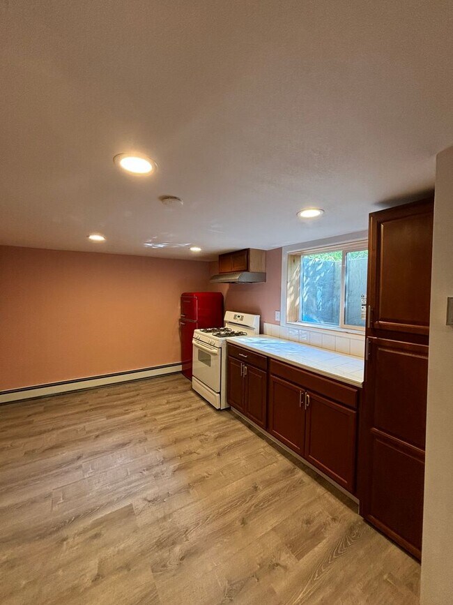 Foto del edificio - Basesment unit / All utilities included