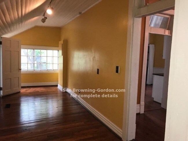 Building Photo - Historic Craftmans Style House for lease