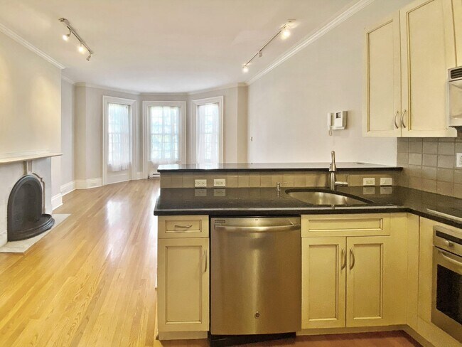Building Photo - 80 Marlborough St