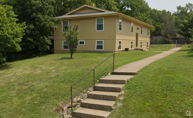 Building Photo - 850 Highland Dr