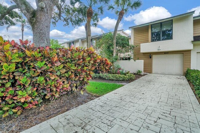 Building Photo - 6012 Glendale Dr