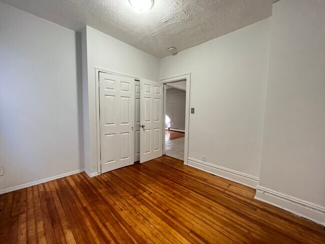 129 Van Nostrand Unit 1R - 125 Van Nostrand Ave