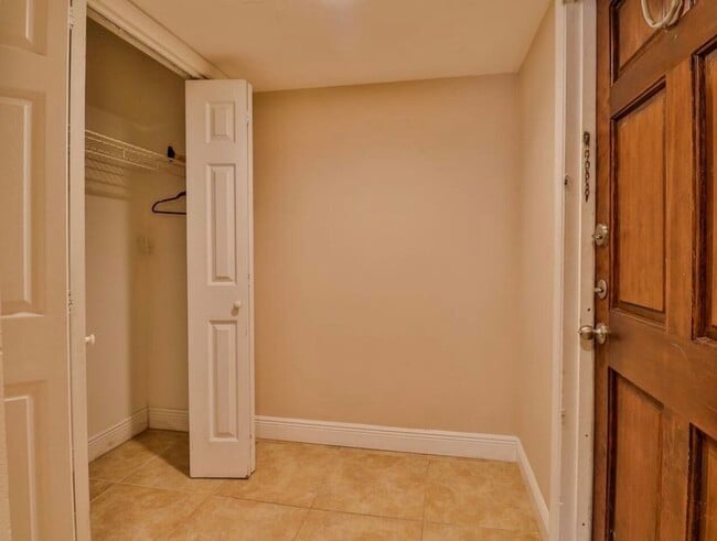 Building Photo - 118 Yacht Club Dr