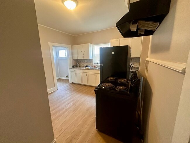 Foto del edificio - 323 N Gladstone Ave