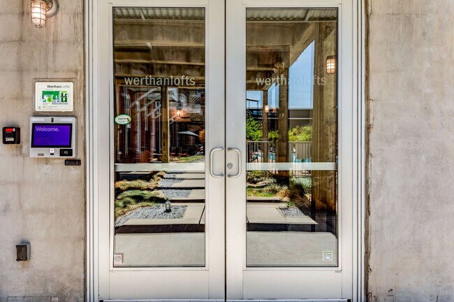 Building Photo - Werthan Lofts 1 Bed 1 Bath Available NOW!