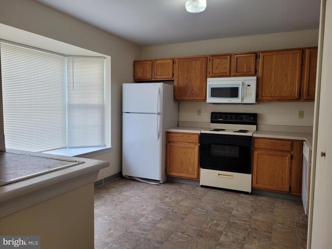 Building Photo - 539 Schooner Way