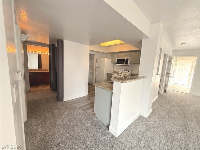Foto del edificio - 6800 E Lake Mead Blvd