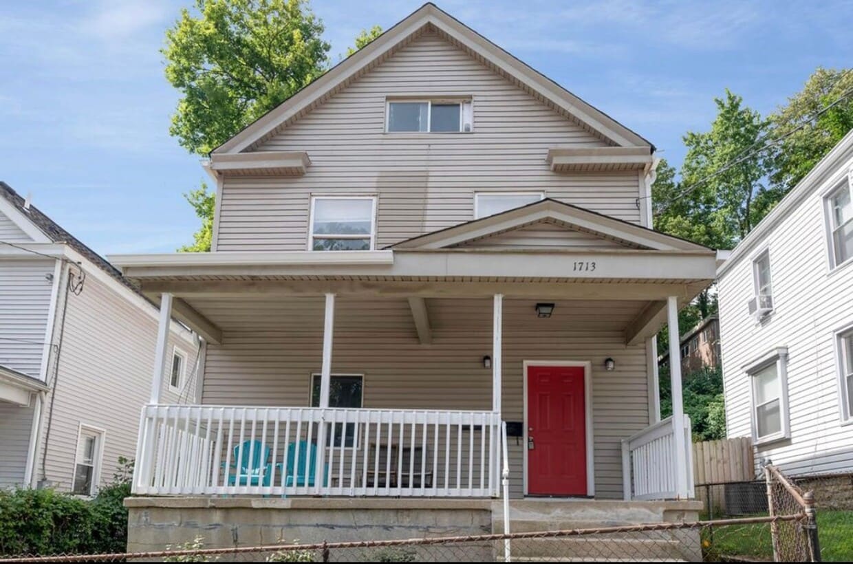 E. WALNUT HILLS - Cute 2 bed in upper of 2 family - E. WALNUT HILLS - Cute 2 bed in upper of 2 family