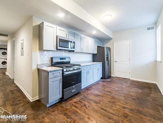 Foto del edificio - 4622 S Lake Park Ave