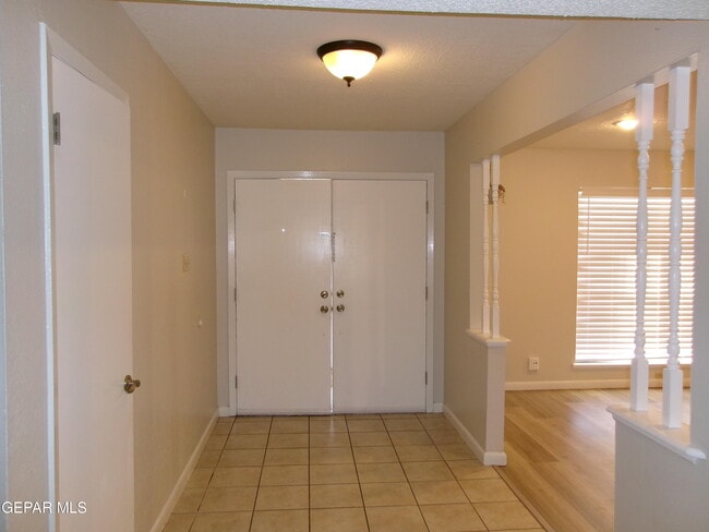 Building Photo - 6228 Los Altos Dr