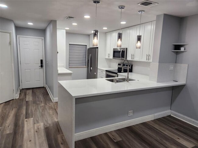 Foto del edificio - 3667 Carambola Cir N