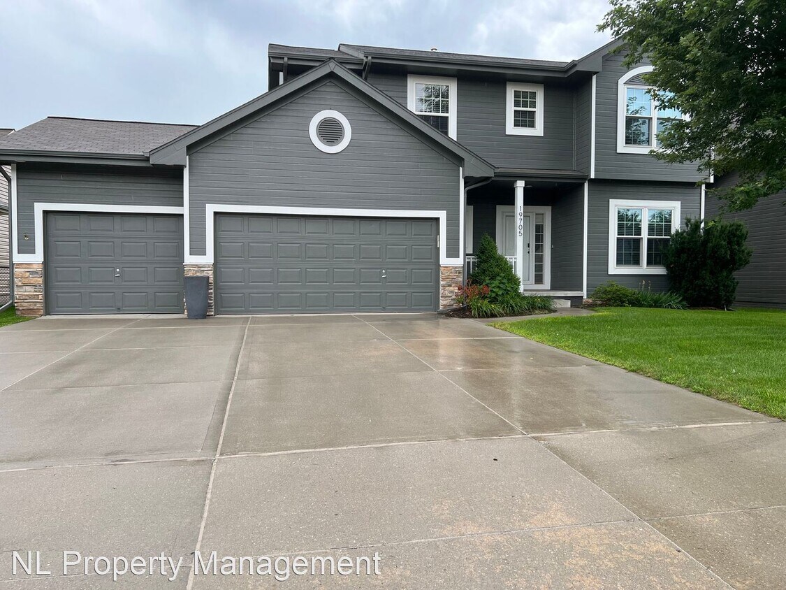 Foto principal - 4 br, 3 bath House - 19705 Briggs St.
