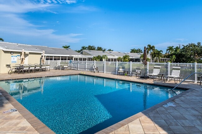 Building Photo - LUXURY VILLA IN PUNTA GORDA ISLES