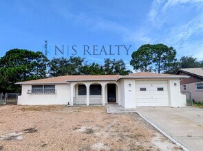 Building Photo - 11621 Meadow Dr