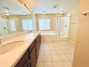 Building Photo - 2758 Lavender St