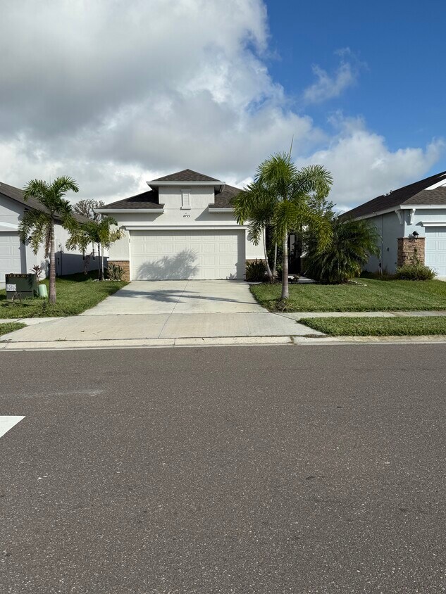 Foto principal - 4755 Reisswood Lp