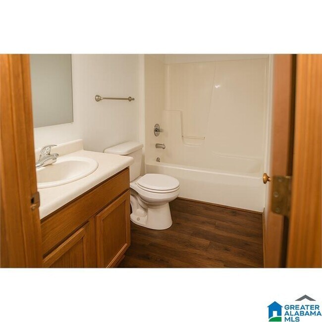 Foto del edificio - 611 Center Way S