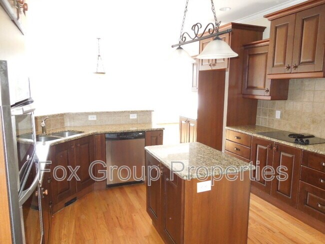 Foto del edificio - 7919 Mountain Shore Dr