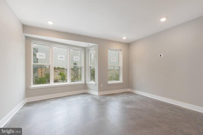 Building Photo - 2034 Ridge Ave